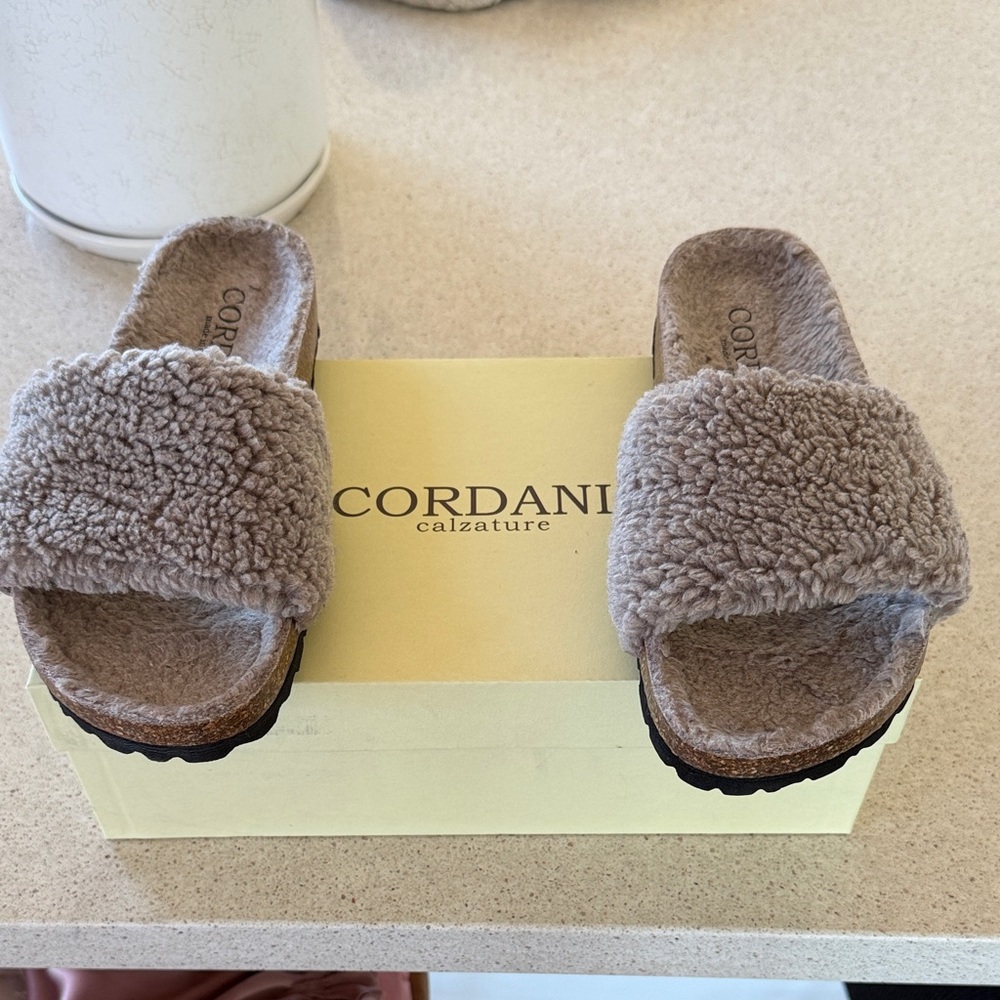 Cordani Taupe Sherpa Slide Sandals size 38. Brand New!